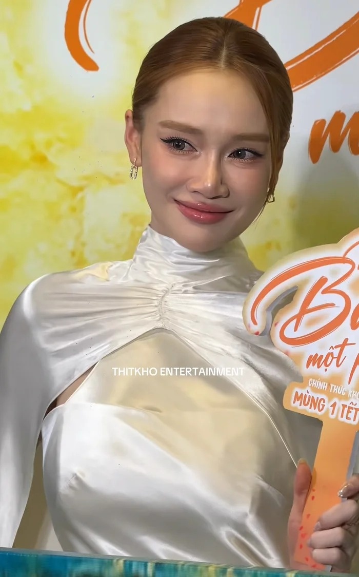 Nhã Phương vừa mới sinh con đã xuất hiện ủng hộ Trường Giang ra mắt phim, sắc vóc hiện tại gây ngỡ ngàng