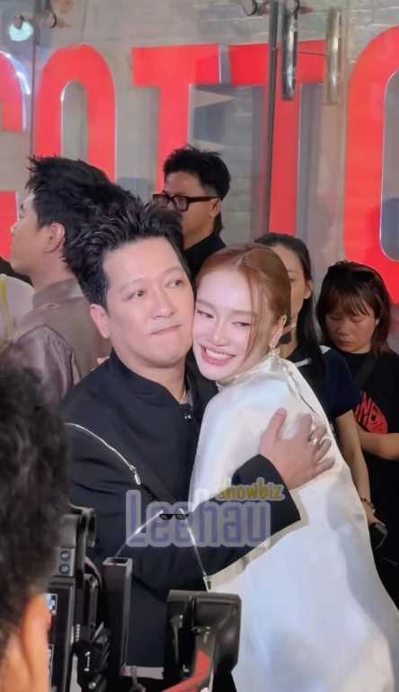 Nhã Phương vừa mới sinh con đã xuất hiện ủng hộ Trường Giang ra mắt phim, sắc vóc hiện tại gây ngỡ ngàng