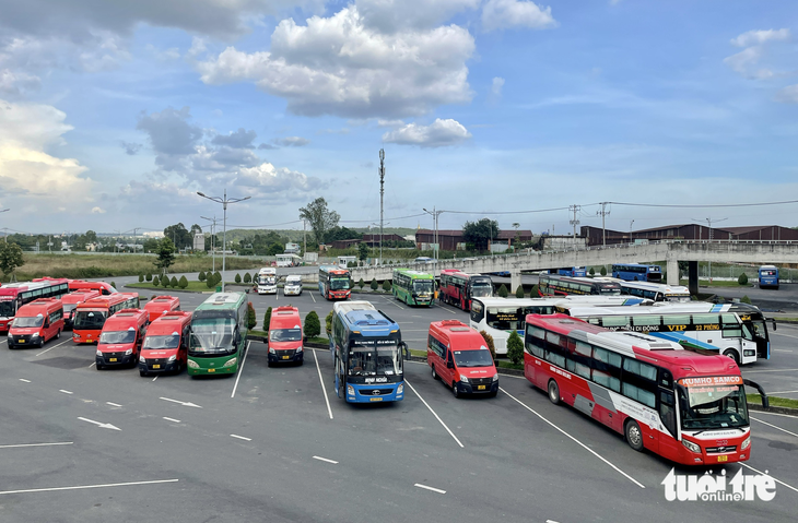 Sở Xây dựng TP.HCM: Nhà xe tăng giá vé Tết không hoạt động tại bến xe miền Đông - Ảnh 1. Nhà xe bị tố tăng giá vé Tết: Sở Xây dựng TP.HCM kiểm tra, công bố kênh mua vé - Ảnh 1.