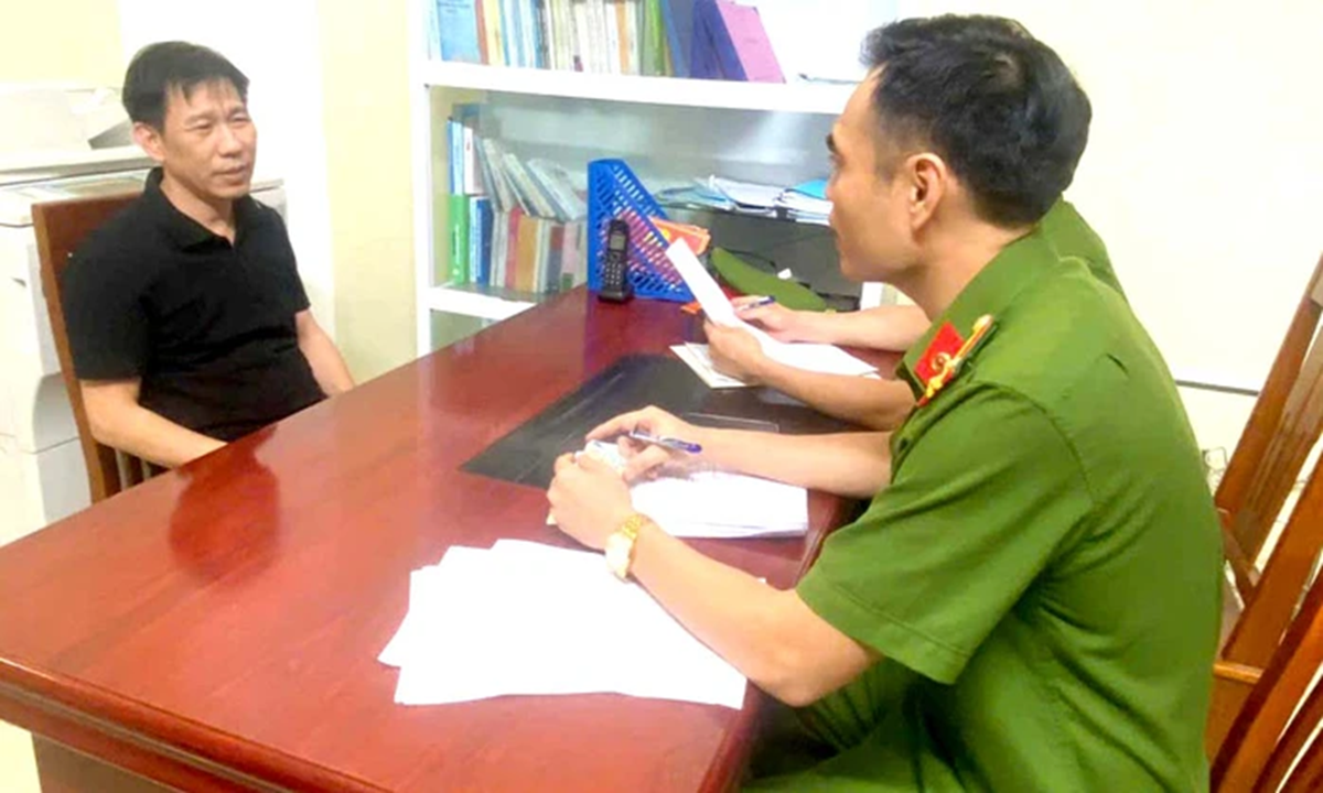 Nhận hối lộ 4 cựu cán bộ kiểm lâm đối diện mức án tới 15 năm tù - Ảnh 2.