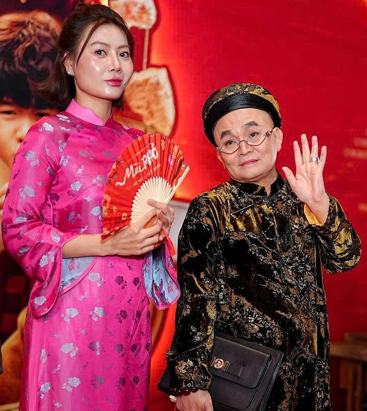 Nhan sắc nữ diễn viên đóng cùng với nghệ sĩ Xuân Hinh trong Mùi phở 1 “Mùi phở” là bộ phim thuộc thể loại gia đình, hài của đạo diễn Minh Beta ra mắt vào dịp Tết Nguyên đán năm nay. Phim quy tụ dàn diễn viên đông đảo ở miền Bắc và miền Nam như Xuân Hinh, Thu Trang, Thanh Thanh Hiền, Quốc Tuấn, Hà Hương, Thanh Hương… xoay quanh câu chuyện của các thành viên trong gia đình có truyền thống nấu phở.