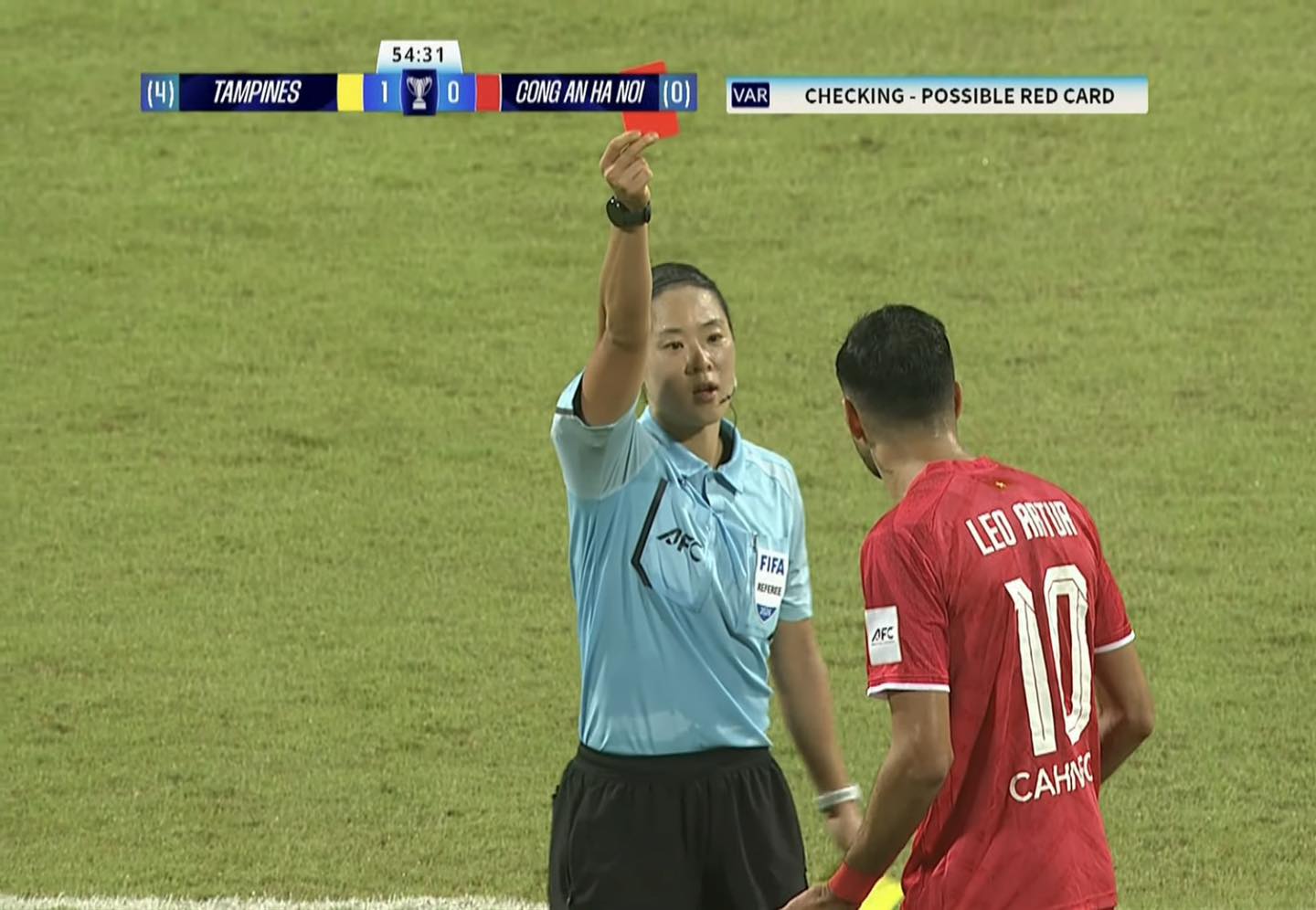 Nhận thẻ đỏ ở Cúp châu Á, vẫn bị treo giò tại V-League?  - Ảnh 1.