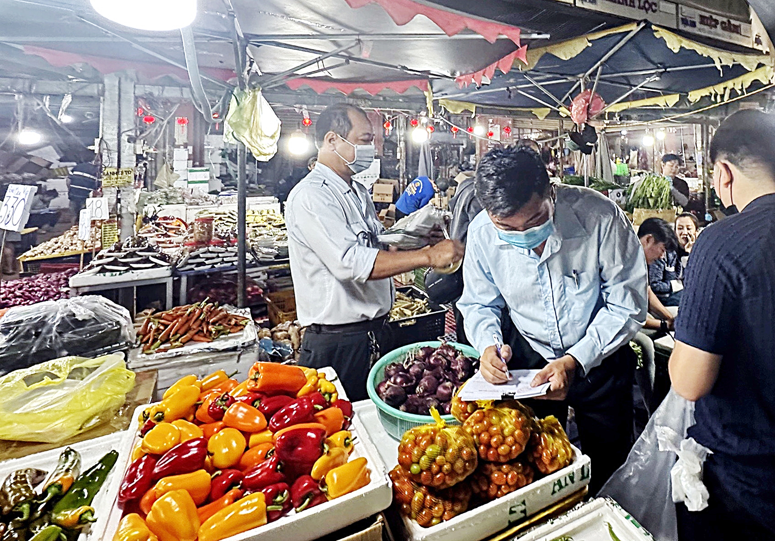 sắm tết - Ảnh 1.