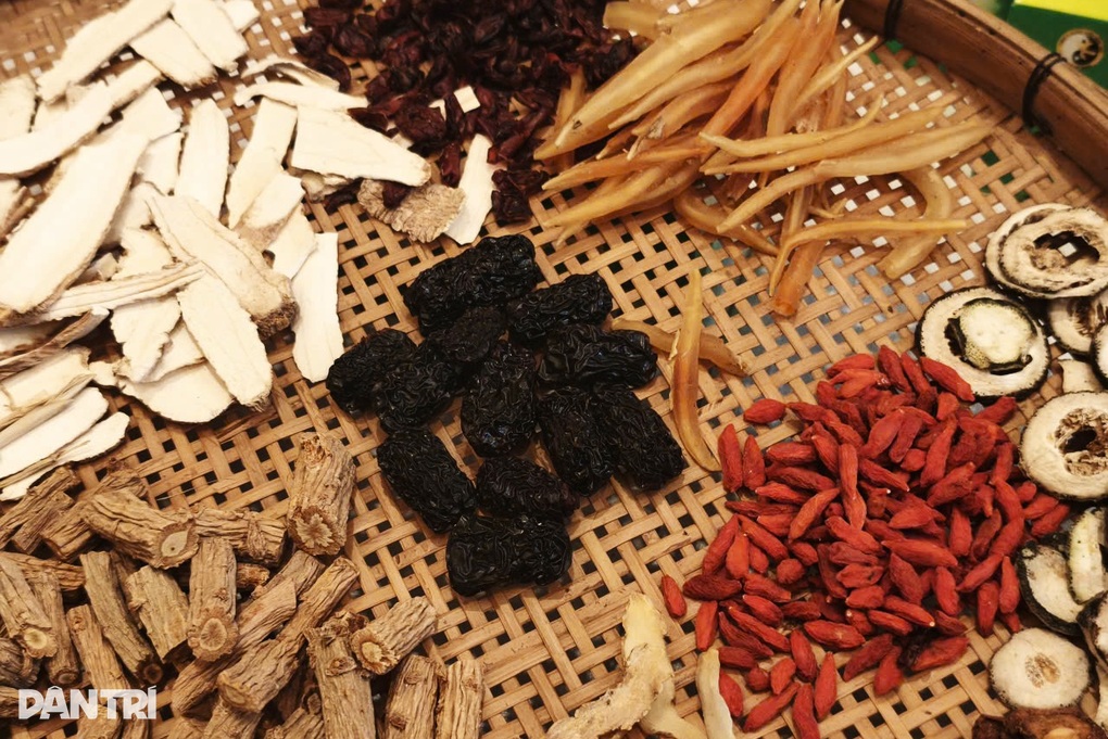 Nhiều sai phạm trong lĩnh vực dược và khám chữa bệnh bị xử phạt ở TPHCM - 1