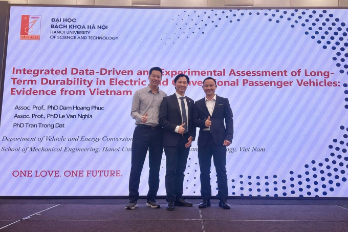 Đội ngũ BK Auto công bố nghiên cứu so sánh độ bền giữa ôtô điện và ôtô động cơ đốt trong, tại Hội nghị quốc tế về Công nghệ chế tạo, sản xuất 2026, diễn ra ở Malaysia. Ảnh: BK Auto