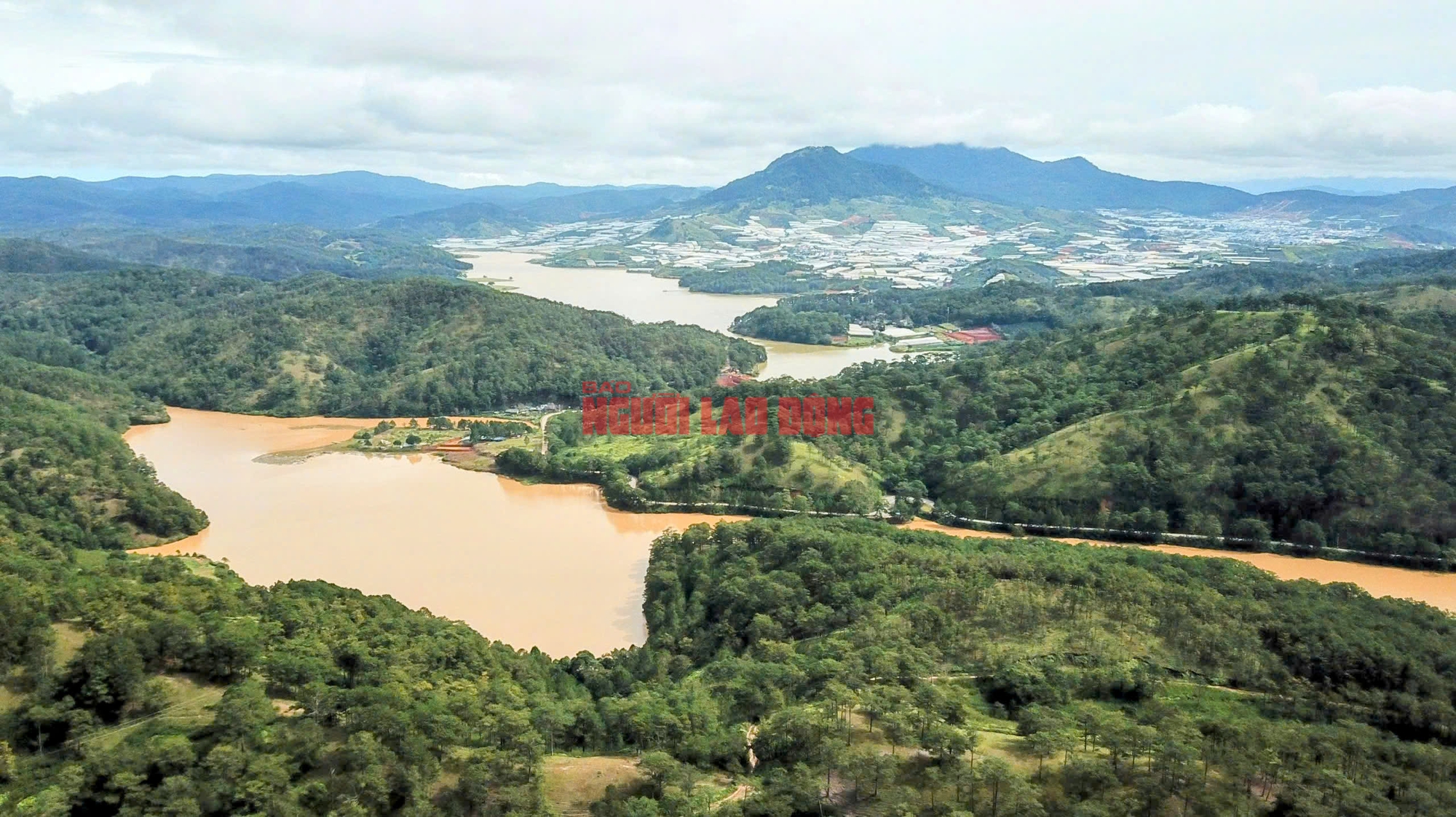 Những cuộc đua ngựa độc đáo dưới chân núi Lang Biang - Ảnh 1.