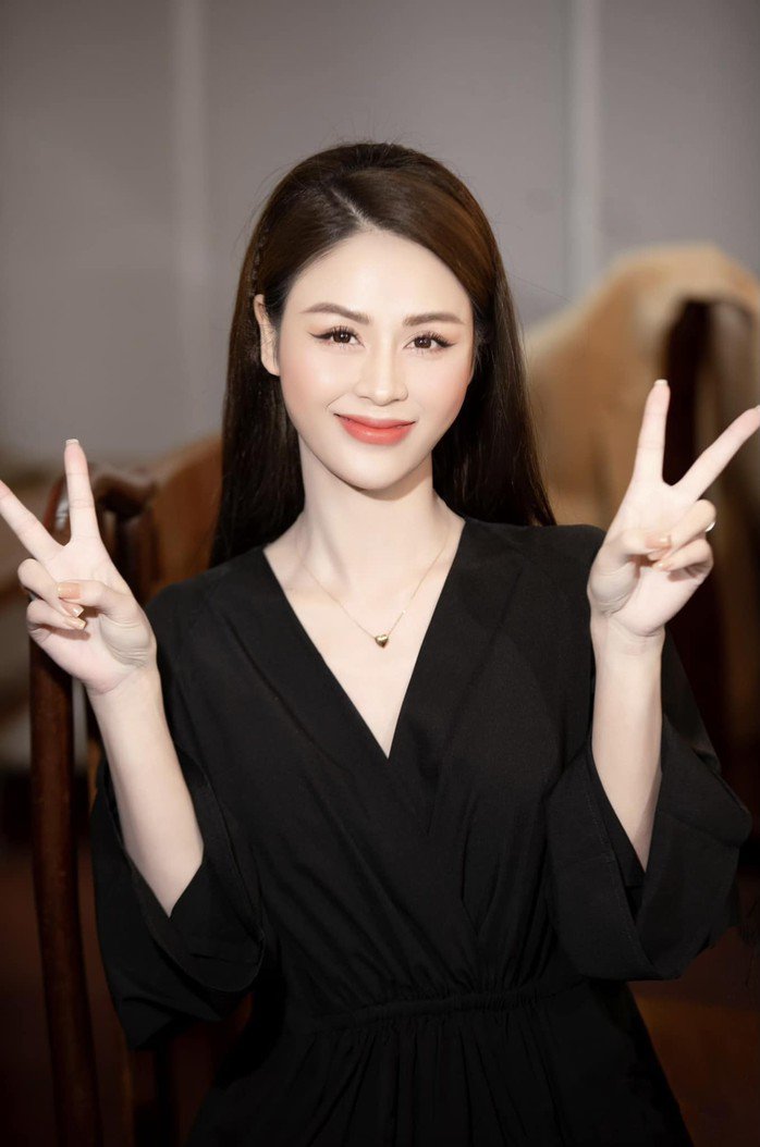 Những gương mặt nổi bật trên sóng truyền hình 4 Những gương mặt nổi bật trên sóng truyền hình - 3