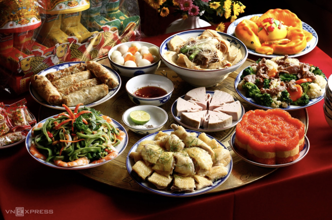 Mâm cỗ mặn cúng dịp Ông Táo. Ảnh: Bùi Thủy