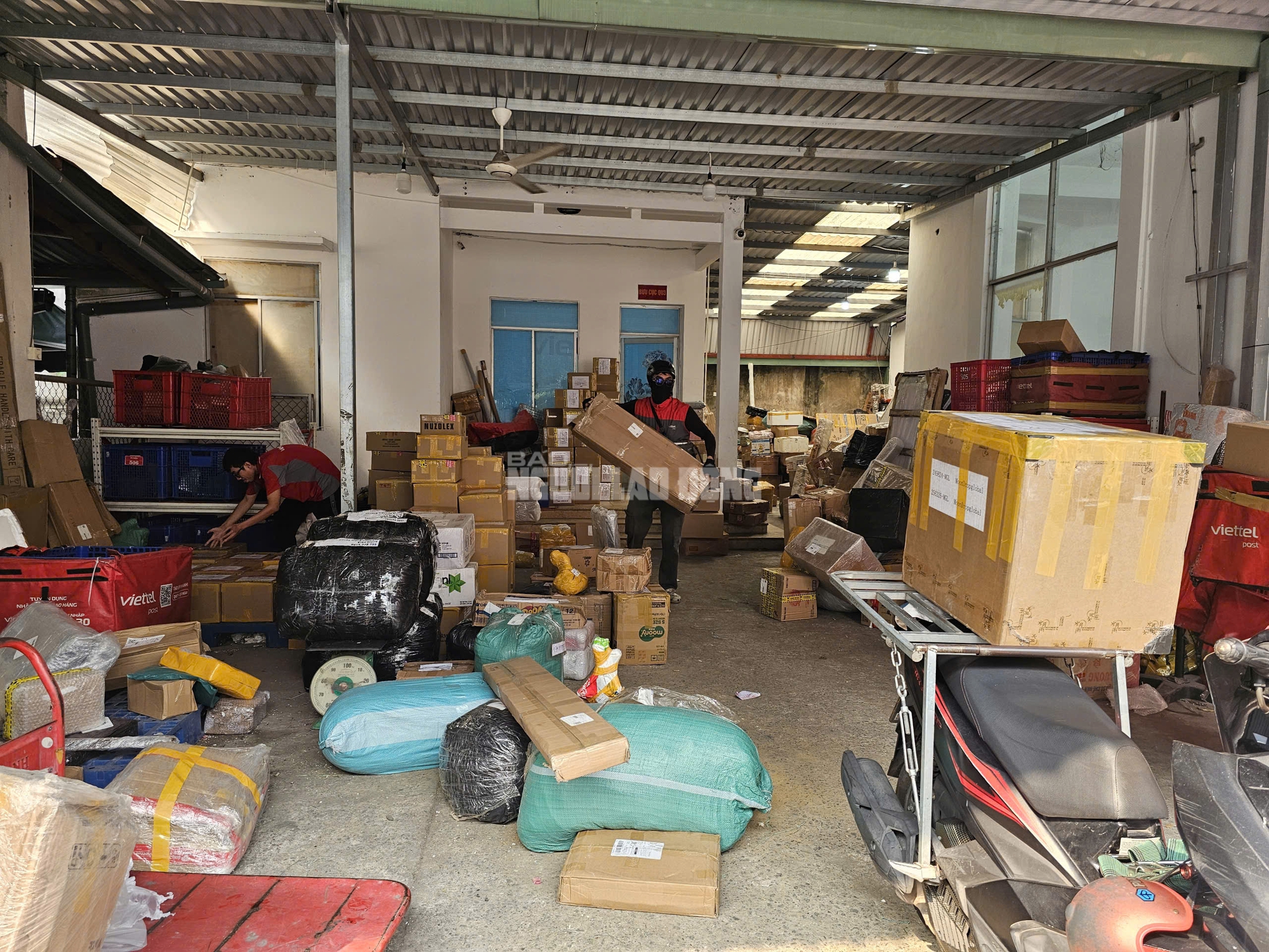 Những lưu ý quan trọng khi mua hàng online và gửi chuyển phát nhanh Tết 2026 - Ảnh 1.