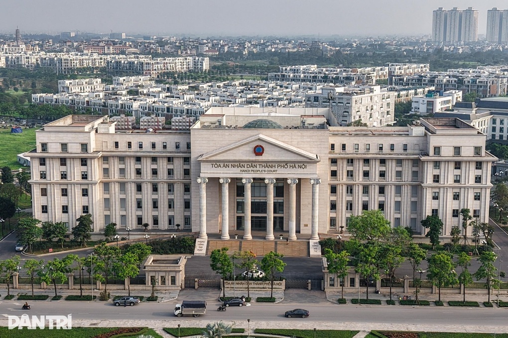 Nổ có thể mua nhà xã hội, cựu cán bộ công an lừa 17 tỷ đồng - 1