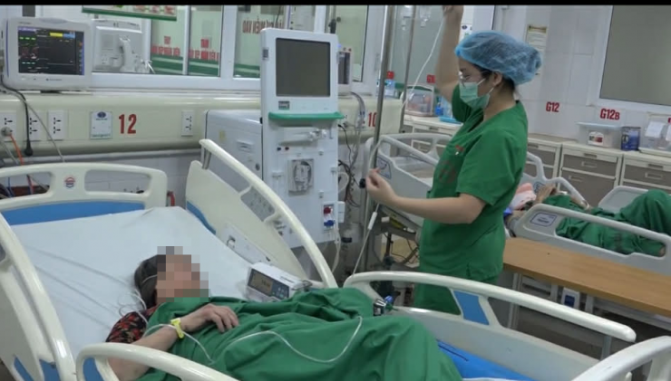 Nơi cấp cứu căng như dây đàn, không nghỉ Tết và những lì xì đặc biệt 1 Các nhân viên y tế Khoa Cấp cứu làm việc dồn dập, không nghĩ tới nghỉ Tết. Ảnh: P.Thúy.