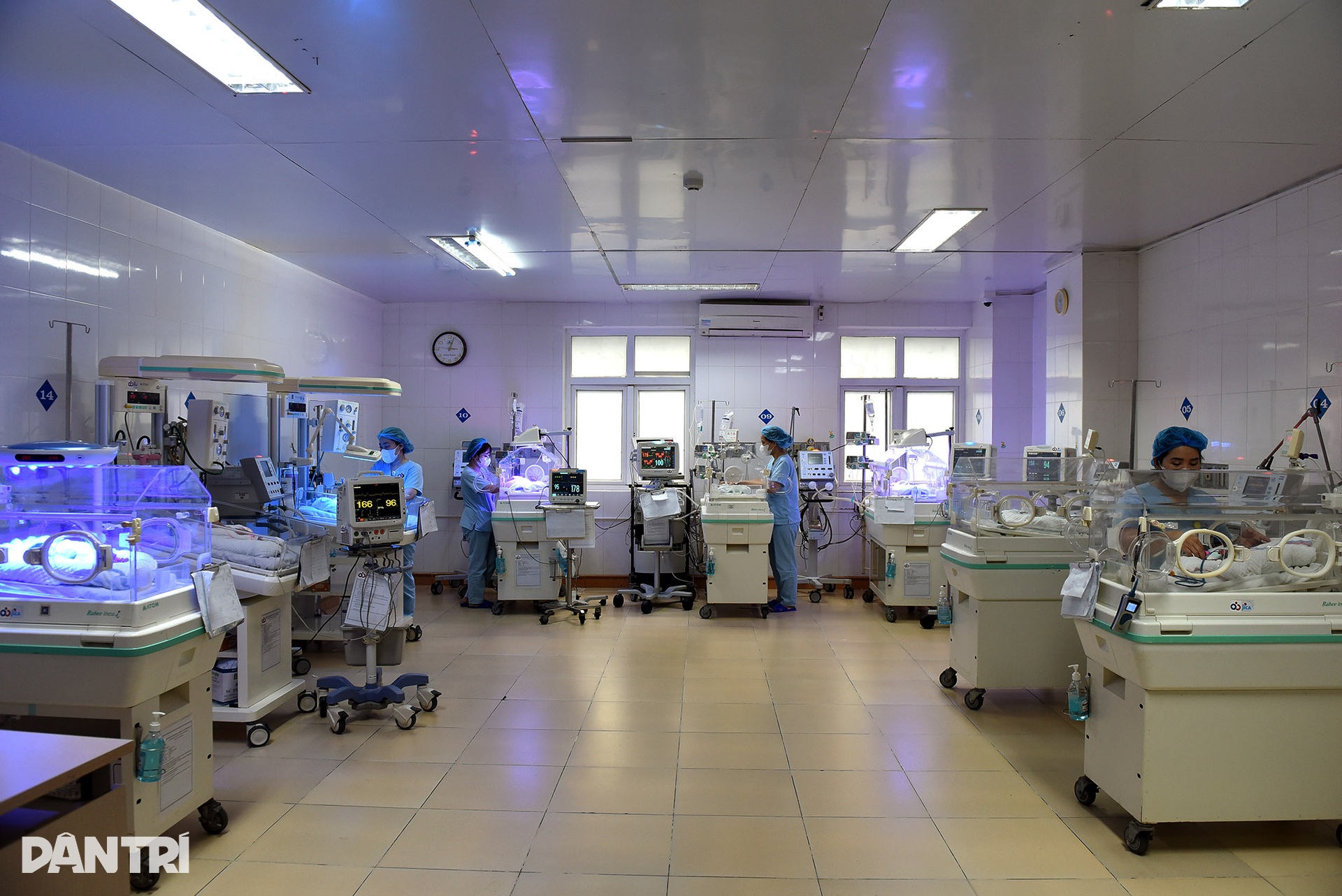 Nơi cuộc chiến giữ sinh mệnh trẻ sinh non được tính bằng giây - 1