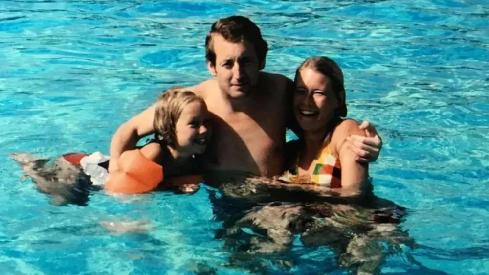 Cuộc sống khá giả, hạnh phúc của gia đình ông Causley trước khi ông Causley giết chết và giấu xác vợ.jpg