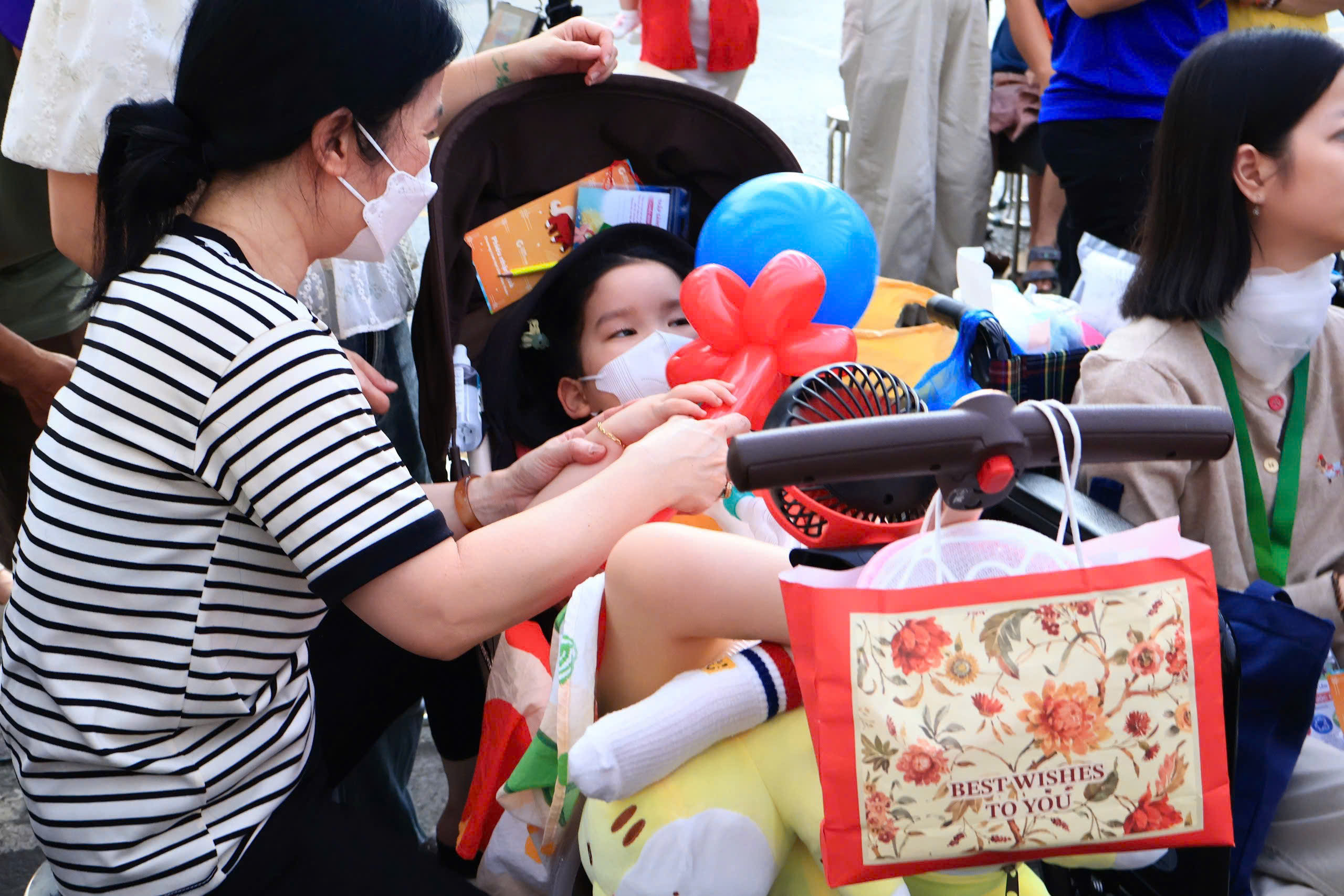 Nỗi lòng của những người mẹ có con mắc bệnh hiếm - Ảnh 1.