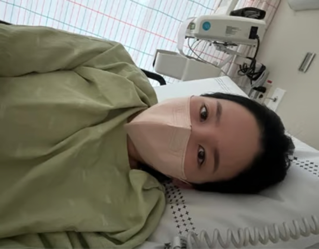 Nữ ca sĩ 9X ôm chồng khóc trong nhà vệ sinh vì phát hiện ung thư, nay cấp cứu khi mang thai tháng 8- Ảnh 1. Nữ ca sĩ 9X ôm chồng khóc trong nhà vệ sinh vì phát hiện ung thư, nay cấp cứu khi mang thai tháng 8- Ảnh 1.