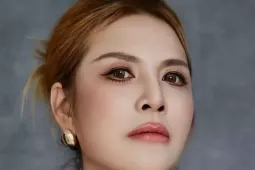 Một nữ ca sĩ bị cấm diễn