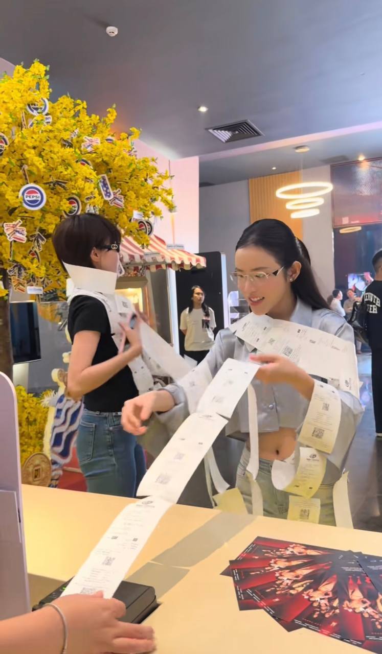 Nữ chính phim Trấn Thành gây tranh cãi vì trang phục hở hang, cách tạo dáng bất ổn- Ảnh 3.