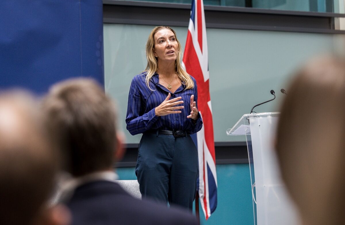 Nữ công chức quyền lực nhất nước Anh gây tranh cãi sau khi được bổ nhiệm 1 công chức - Ảnh 1.