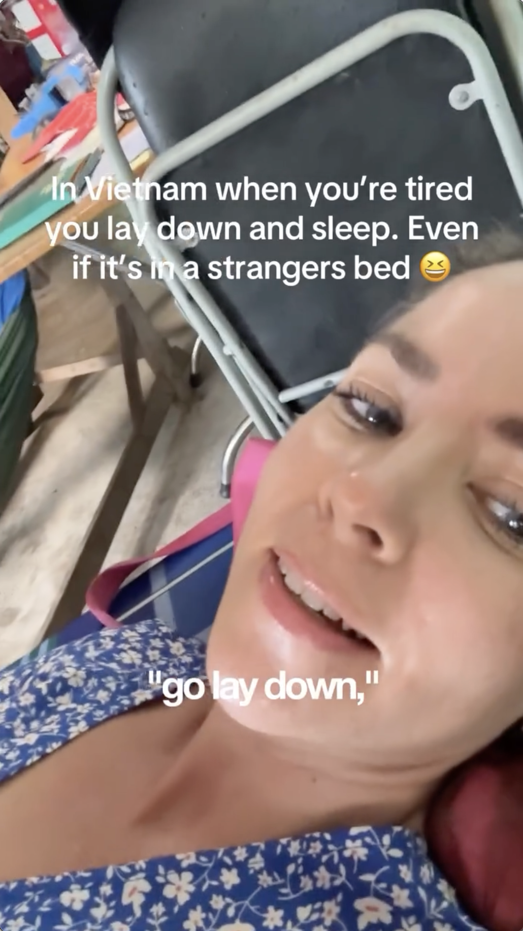 Nữ khách Tây bối rối khi được ông chú miền Tây mời lên giường ngủ chung với vợ con- Ảnh 1.