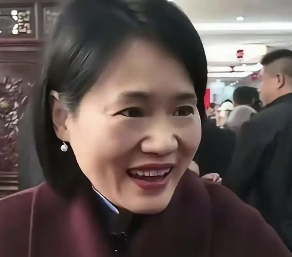 Nữ nhân viên chốt đơn hơn 190 tỷ đồng ngày khai xuân 