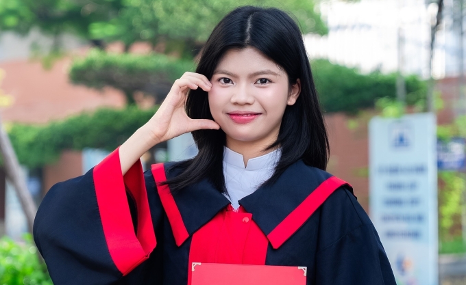 Trúc Oanh trong bộ ảnh kỷ yếu. Ảnh: Gia đình cung cấp