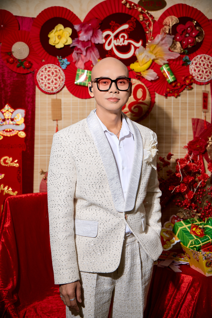 Nam ca sĩ Việt kiếm tiền hàng năm nhờ một bản hit ''quốc dân'' giờ ra sao?- Ảnh 1.