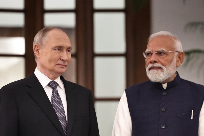 Tổng thống Nga Vladimir Putin (trái) và Thủ tướng Ấn Độ Narendra Modi tại New Delhi tháng 12/2025. Ảnh: AFP