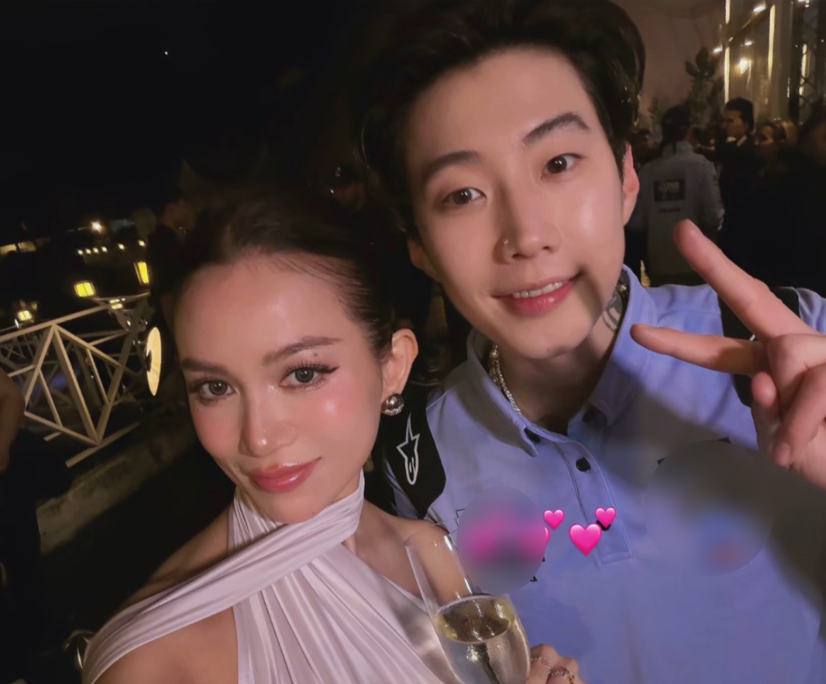 Phản ứng gây tranh cãi của Sĩ Thanh giữa ồn ào tham dự sự kiện có logo app cá độ- Ảnh 1. Phản ứng gây tranh cãi của Sĩ Thanh giữa ồn ào tham dự sự kiện có logo app cá độ- Ảnh 1.