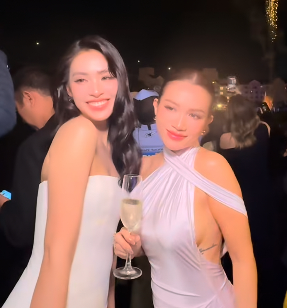 Phản ứng gây tranh cãi của Sĩ Thanh giữa ồn ào tham dự sự kiện có logo app cá độ- Ảnh 2. Phản ứng gây tranh cãi của Sĩ Thanh giữa ồn ào tham dự sự kiện có logo app cá độ- Ảnh 2.