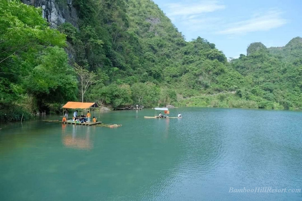 Phát hiện hồ nước cách Hà Nội hơn 100km, cảnh xung quanh hoang sơ, du khách nhận xét: 