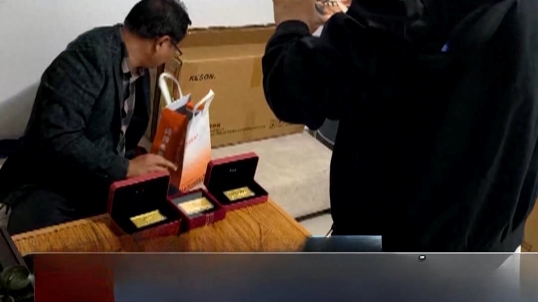 Phát hiện khách mua 300g vàng trị giá 1,1 tỷ đồng lại đựng trong túi trà sữa, cửa hàng lập tức báo công an vào cuộc điều tra- Ảnh 2.