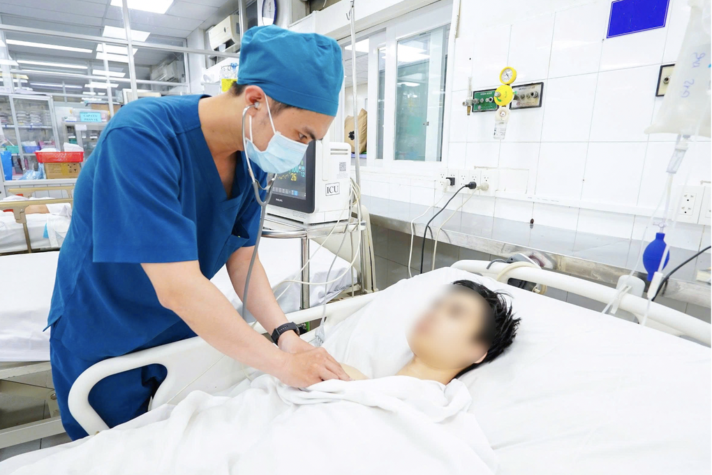 Phát hiện một trường hợp sốt xuất huyết biến chứng hiếm gặp ở TPHCM - 1