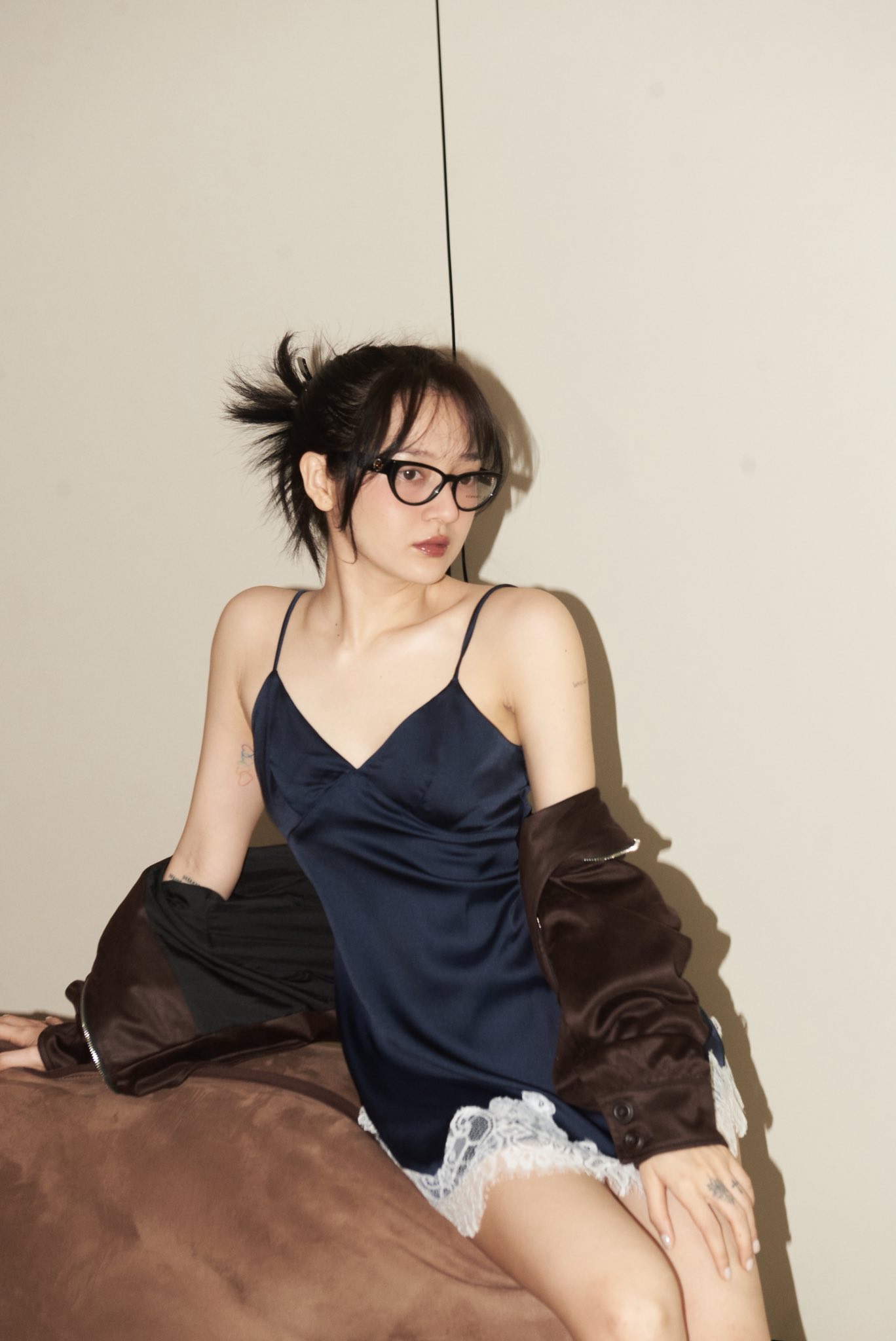 Phát ngại vì chiếc váy trong phòng thu của Bảo Anh- Ảnh 3.