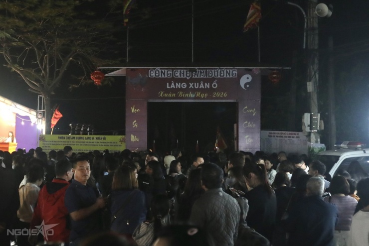 Phiên chợ Âm Dương cạnh nghĩa trang chỉ họp một đêm trong năm - 1