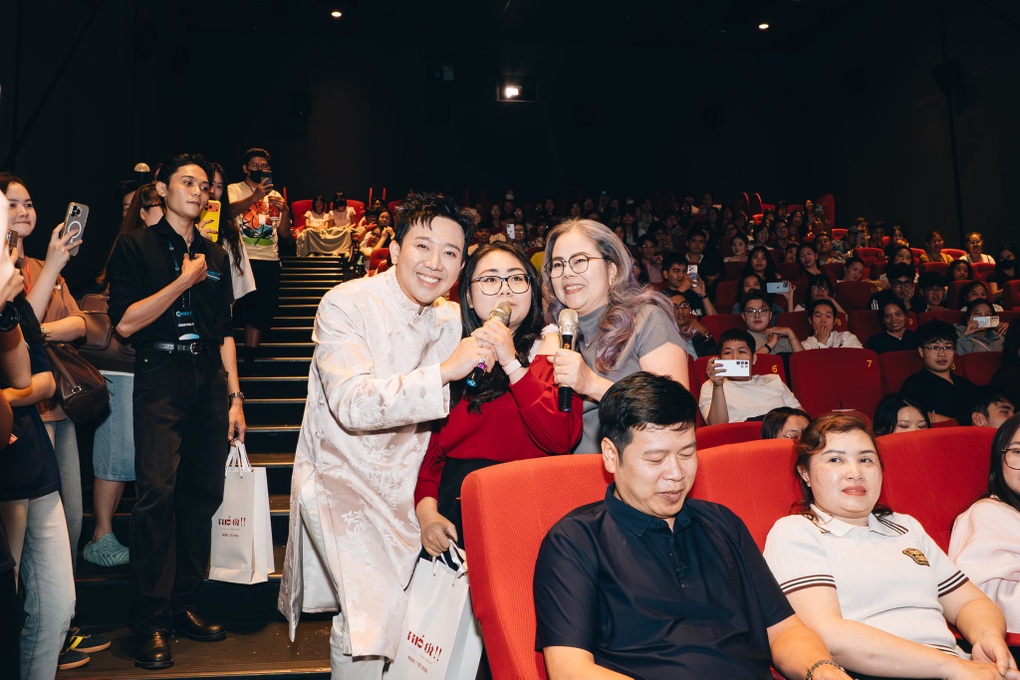 Phim Tết 18+ tiến sát mốc 200 tỷ đồng, Trấn Thành cầu xin khán giả một điều - 1