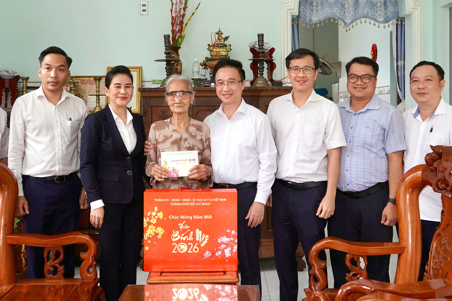 Phó bí thư Đặng Minh Thông thăm, chúc Tết người dân, chiến sĩ, y bác sĩ khu vực Bà Rịa - Vũng Tàu - Ảnh 1.