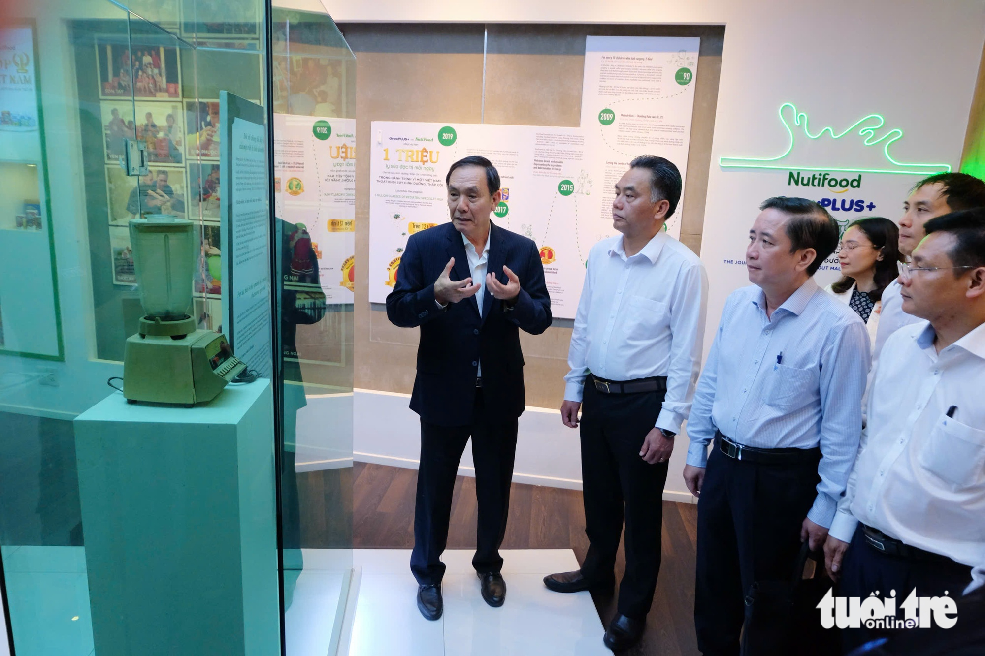 Phó chủ tịch thường trực UBND TP.HCM Nguyễn Lộc Hà thăm, chúc Tết Nutifood và Kumho - Ảnh 1.