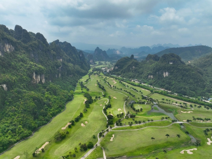 Toàn cảnh sân golf Phoenix CV Golf & Resort (Làng Rổng Vòng, Lương Sơn, Phú Thọ). Ảnh: CV Resort