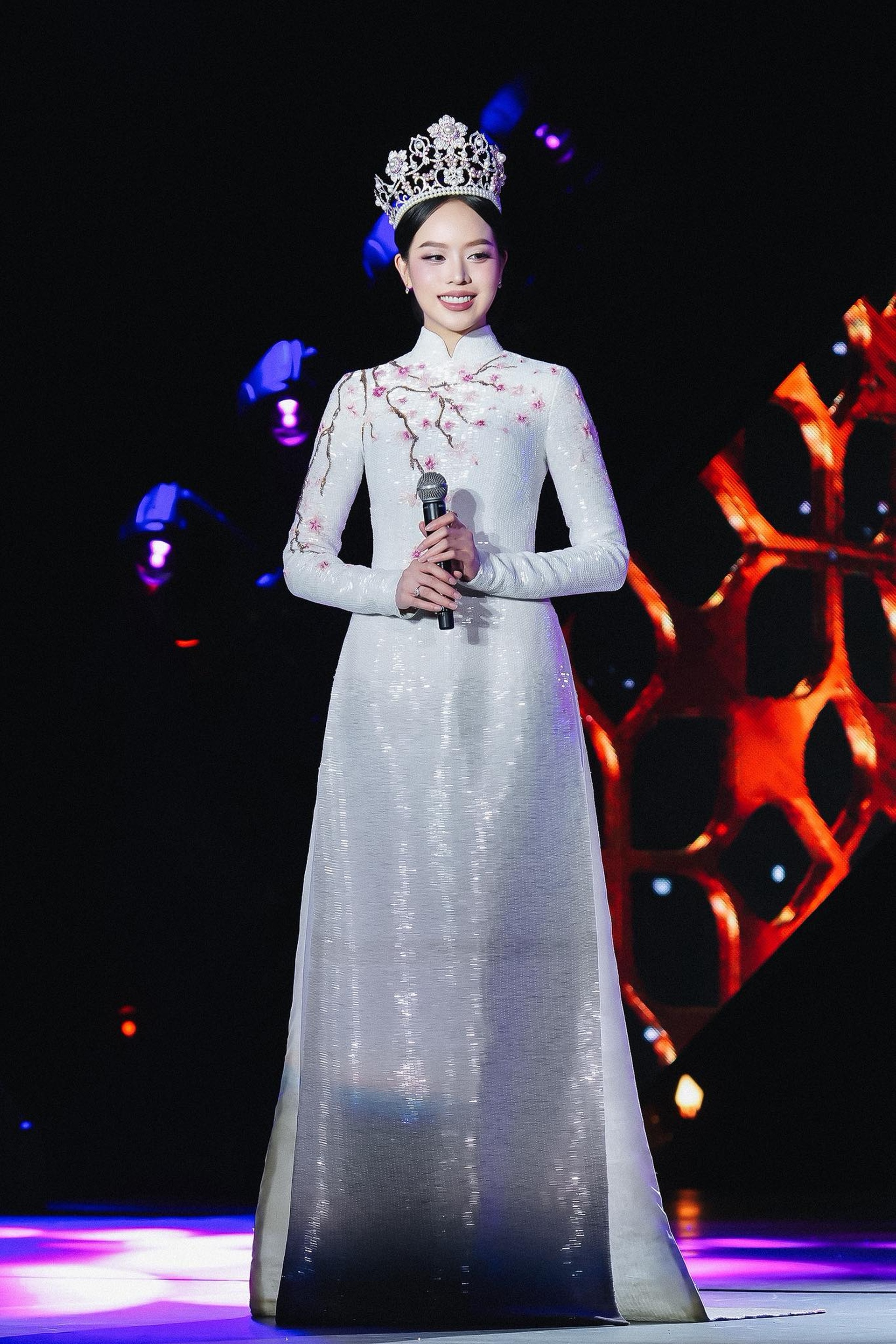 Phong cách hở bạo của Hoa hậu Thanh Thủy sau khi hết nhiệm kỳ - 1 Phong cách hở bạo của Hoa hậu Thanh Thủy sau khi hết nhiệm kỳ - 1