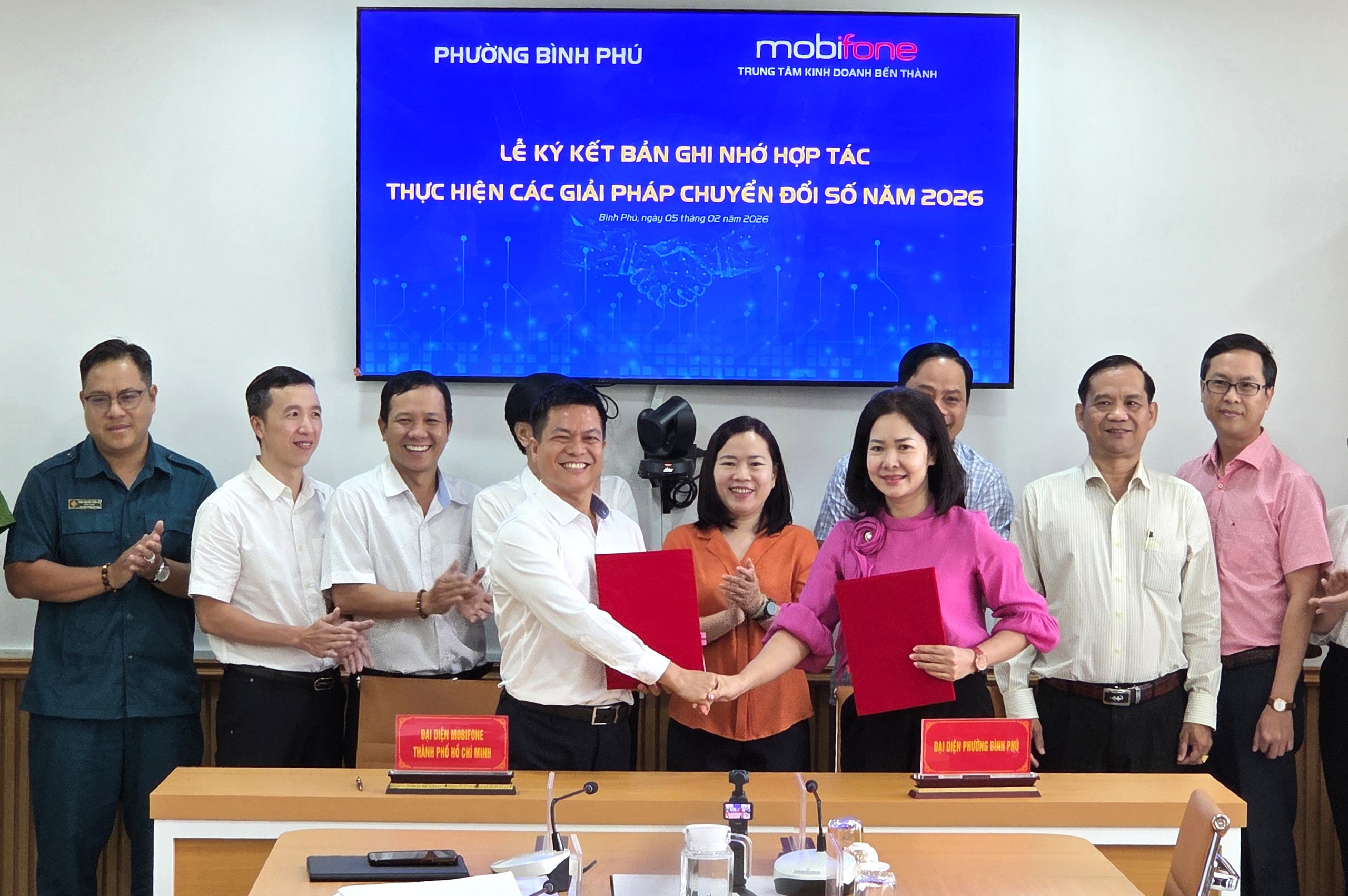 TP.HCM: Phường Bình Phú hợp tác MobiFone, ứng dụng AI thúc đẩy chính quyền số- Ảnh 1.
