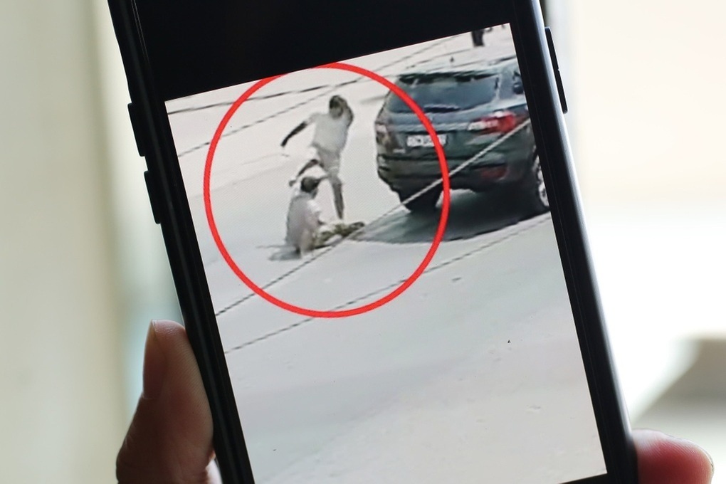 Phút nóng giận của tài xế ở Tây Ninh in hằn tổn thương tâm lý cho con trẻ - 1