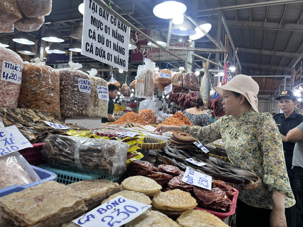 Quà Tết Bính Ngọ 2026: Đồ khô, quà sức khỏe soán ngôi bánh kẹo - 1