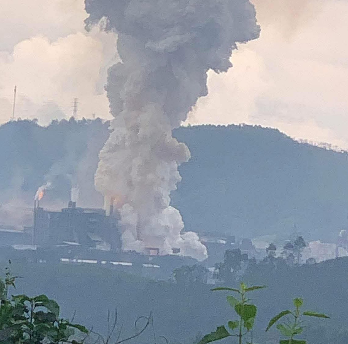 Quan trắc môi trường sau vụ nổ ở khu công nghiệp Tằng Loỏng- Ảnh 1.