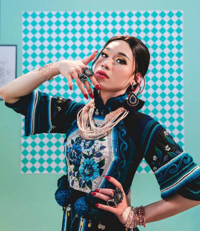 Mỹ nam Việt gây sốc vì giả gái đẹp chấn động, đến cả Việt Hương cũng không thể nhận ra người quen- Ảnh 2.