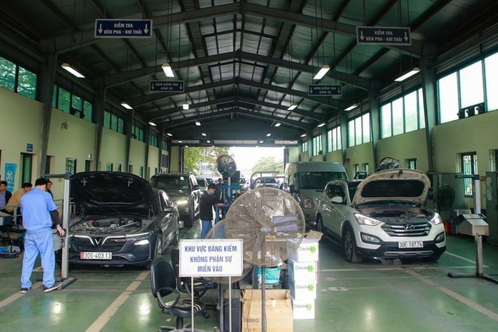 Kiểm định khí thải xe ô tô nghiêm ngặt từ 1 - 3 - 2026 để bảo vệ môi trường - Ảnh 1.