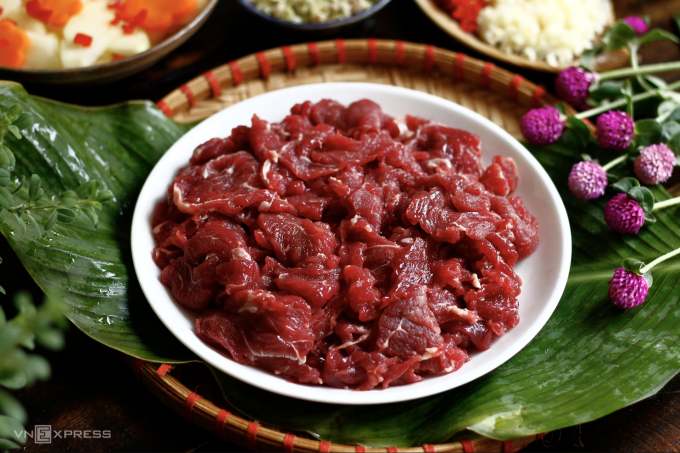 Tuyệt đối loại bỏ các loại thịt đỏ (bò, lợn, cừu), thịt chế biến sẵn (xúc xích, lạp xưởng), nội tạng động vật. Ảnh: Bùi Thủy