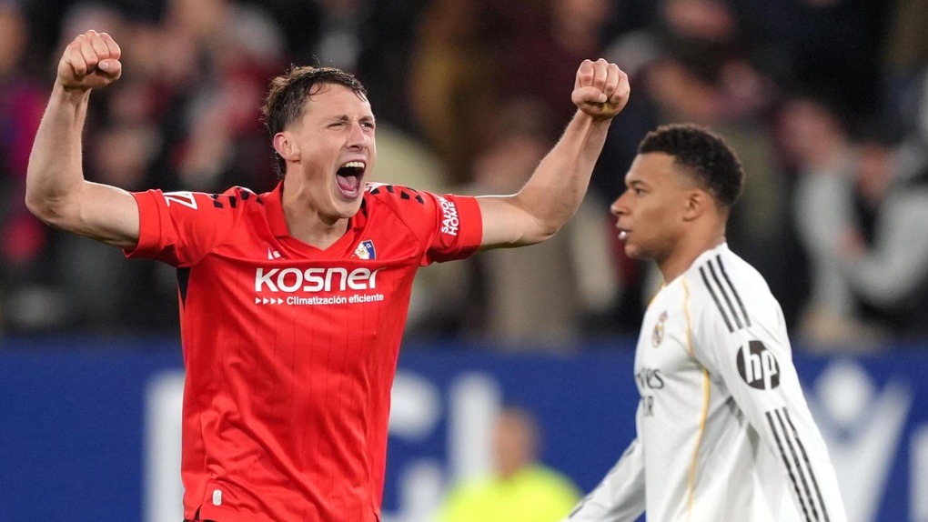 Real Madrid có nguy cơ mất ngôi đầu bảng vào tay Barcelona - 1