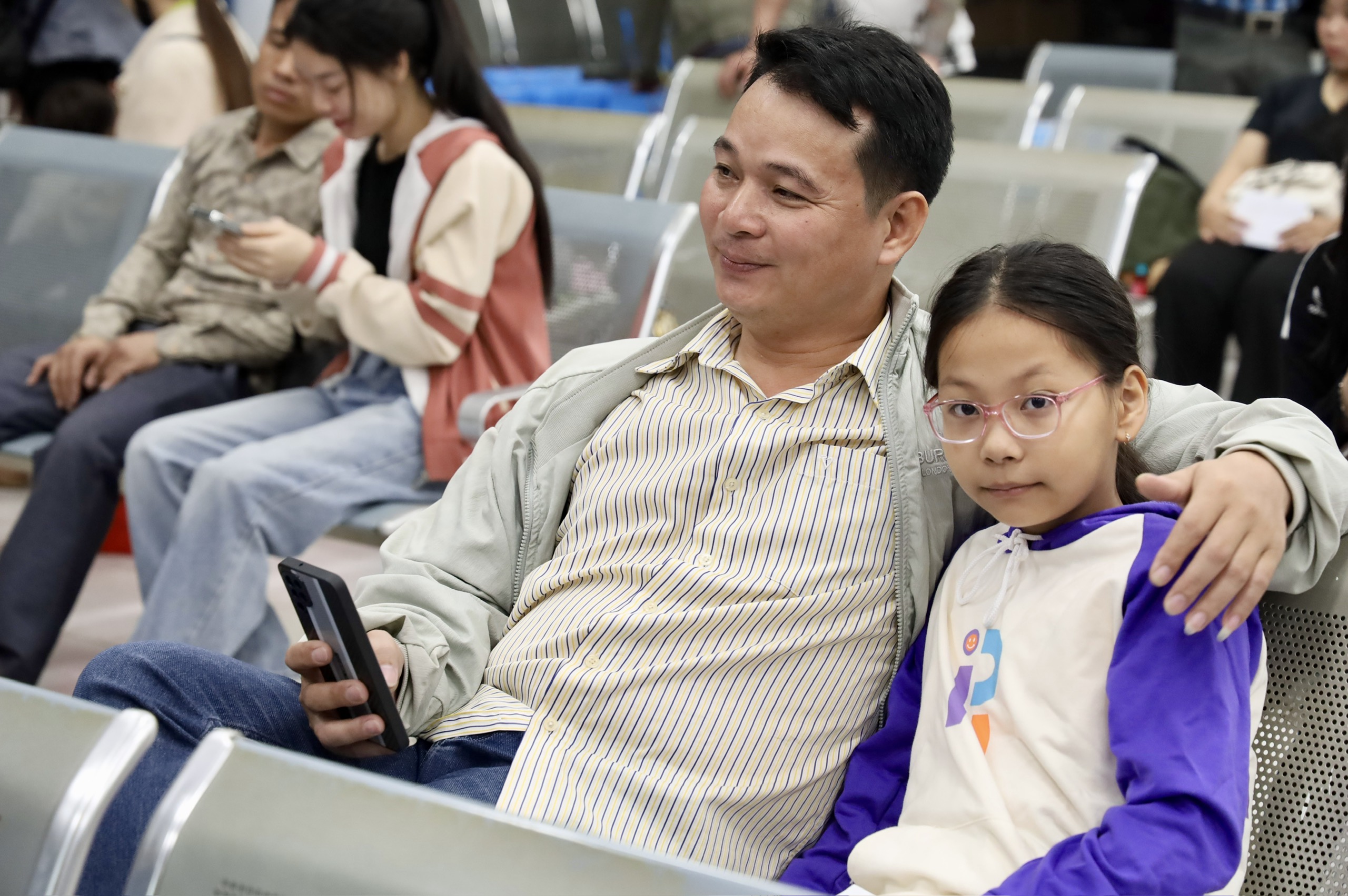 Rộn ràng chuyến tàu nghĩa tình đưa công nhân - lao động về quê đón Tết - Ảnh 1.