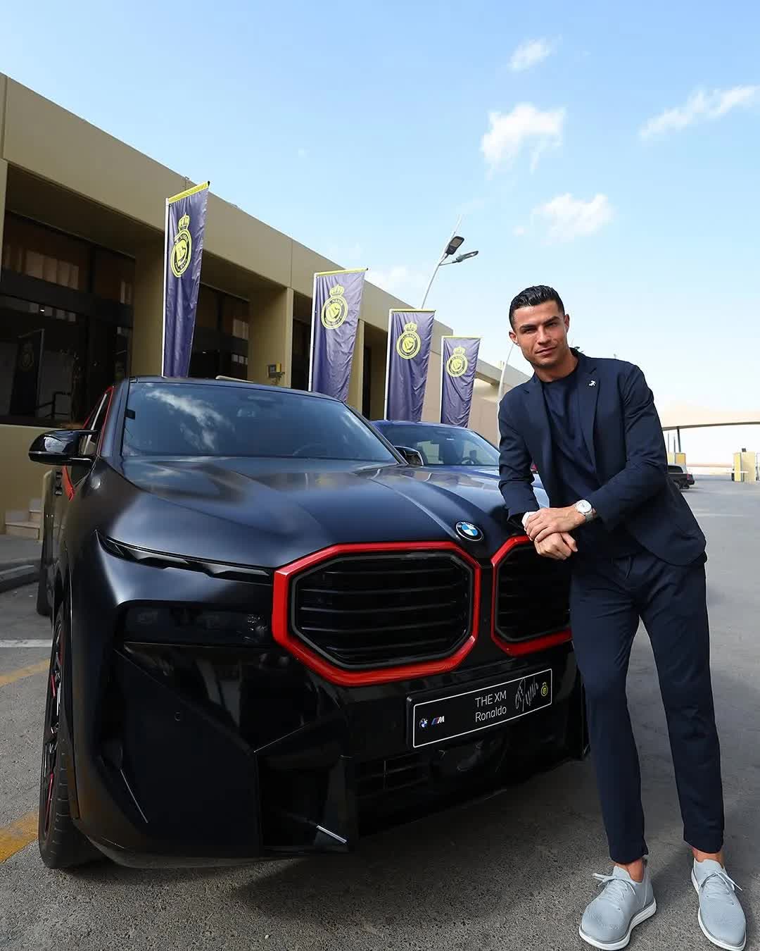 Ronaldo làm gì mà trở thành tỷ phú bóng đá đầu tiên?- Ảnh 2.