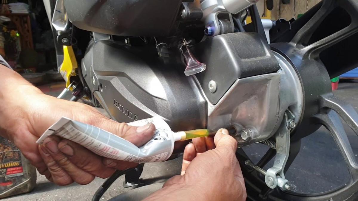 Sai lầm phổ biến của người Việt khi bảo dưỡng xe máy trước Tết - Ảnh 1.